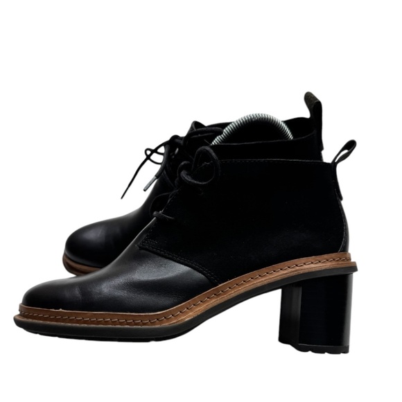 Clarks Trace Glow Black Leather Heeled Booties - Picture 4 of 10